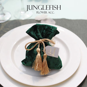 2018 new green velvet wedding candy boxes with string and the cards 9.5*12cm luxury gift pouches event party supplies favors bag