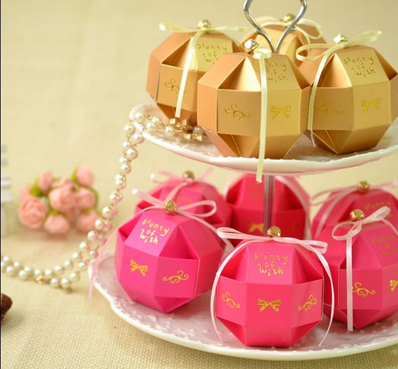 100pcs New Wedding Favors DIY Candy Boxes Bomboniera Party Gifts Chocolate Boxes With Ribbons & Small Bells